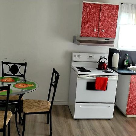 Quiet Cozy Apartment Next To Highway Wifi+Netflix Edmundston Exterior foto