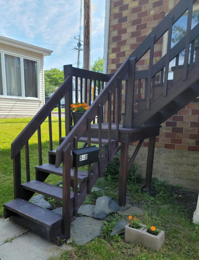 Quiet Cozy Apartment Next To Highway Wifi+Netflix Edmundston Exterior foto