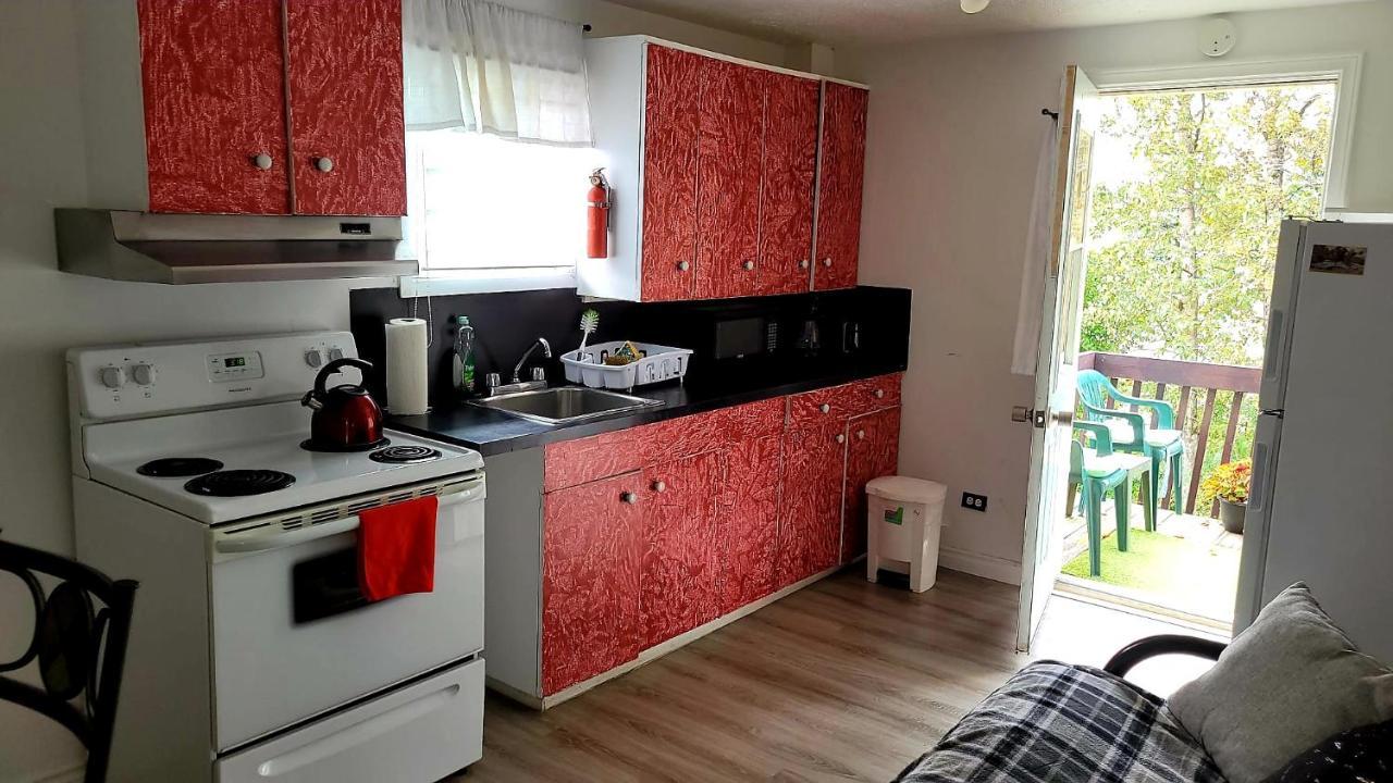 Quiet Cozy Apartment Next To Highway Wifi+Netflix Edmundston Exterior foto