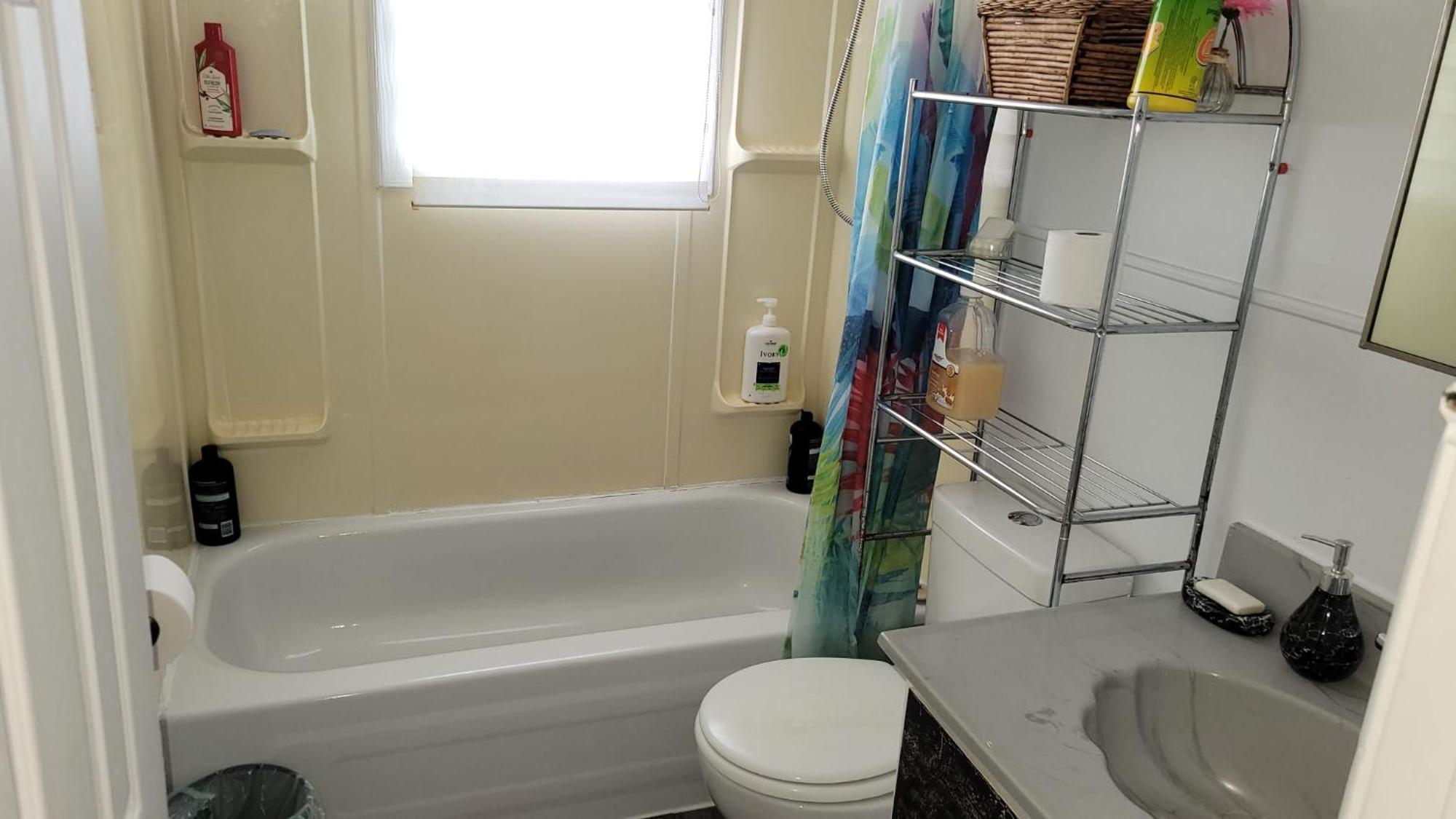 Quiet Cozy Apartment Next To Highway Wifi+Netflix Edmundston Exterior foto